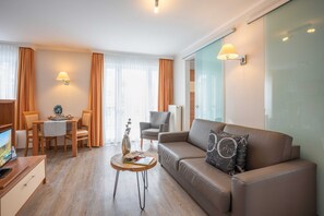 Unclassified image, 4 of 30, button