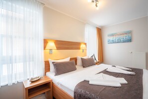 2 chambres, coffres-forts dans les chambres, Wi-Fi, draps fournis