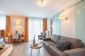 Unclassified image, 2 of 30, button