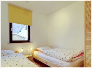 3 bedrooms, travel crib, WiFi