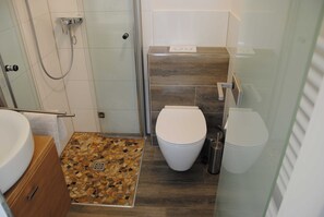 Shower, hair dryer, towels - Vacation apartment in Wackerballig/Gelting 200m to the beach - Holiday apartment (Gelting)