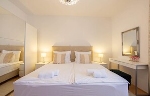 3 dormitorios, cuna de viaje, wifi gratis y ropa de cama