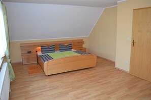 3 bedrooms, iron/ironing board, travel cot, WiFi