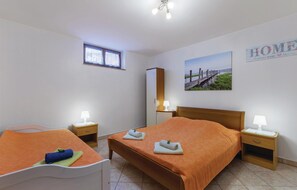 1 bedroom, free WiFi, bed sheets