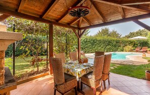 Outdoor dining - Cozy apartment in Pula with WiFi (Pula)