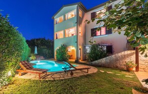 Pool - Cozy apartment in Pula with WiFi (Pula)