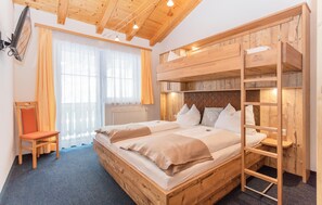 4 Schlafzimmer, Reisekinderbett, Internetzugang