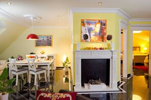 Unclassified image, 5 of 9, button - (13) 2-room apartment - west side - apartment house Atlantic (Kühlungsborn)