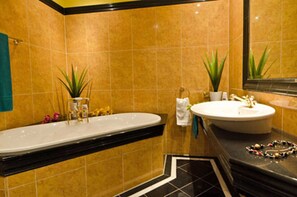 Unclassified image, 3 of 9, button - (13) 2-room apartment - west side - apartment house Atlantic (Kühlungsborn)