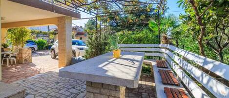 屋外ダイニングエリア