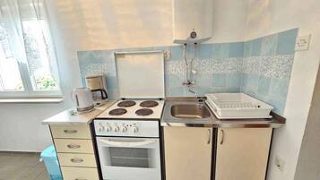 Réfrigérateur, four, plaque de cuisson