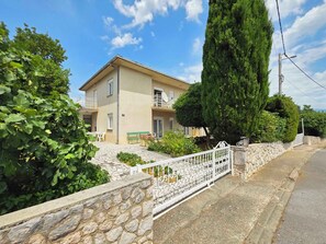 Exterior - Holiday apartment for 6 people with balcony (Novi Vinodolski)