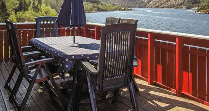 Gorgeous home in Dalsøyra with kitchen