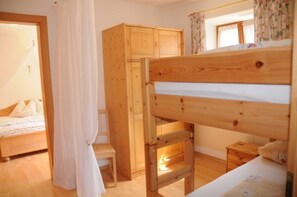 2 chambres, lit parapluie, Wi-Fi, draps fournis