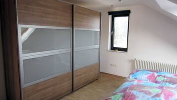 2 Schlafzimmer, Reisekinderbett, WLAN, Bettwäsche