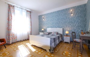 3 slaapkamers, reisbedje, gratis wifi, beddengoed