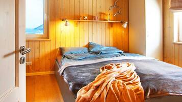 4 bedrooms, in-room safe, travel crib, WiFi