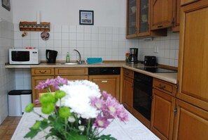 Fridge, microwave, oven, dishwasher - Apartment Braunschweiger Hof (Halberstadt)