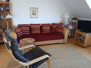 TV - Vacation apartment Leonie (Hagen auf Rügen)