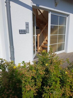 Unclassified image, 2 of 11, button