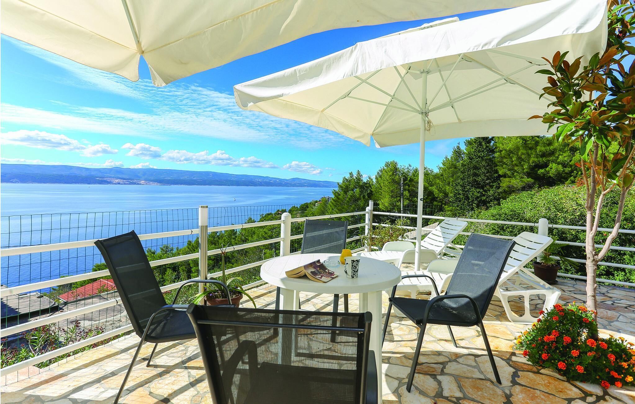 屋外ダイニングエリア