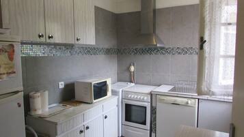 Fridge, stovetop, dishwasher, coffee/tea maker