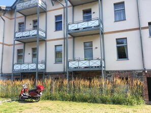 Unclassified image, 4 of 15, button