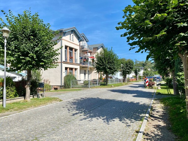 Unclassified image, 1 of 15, button