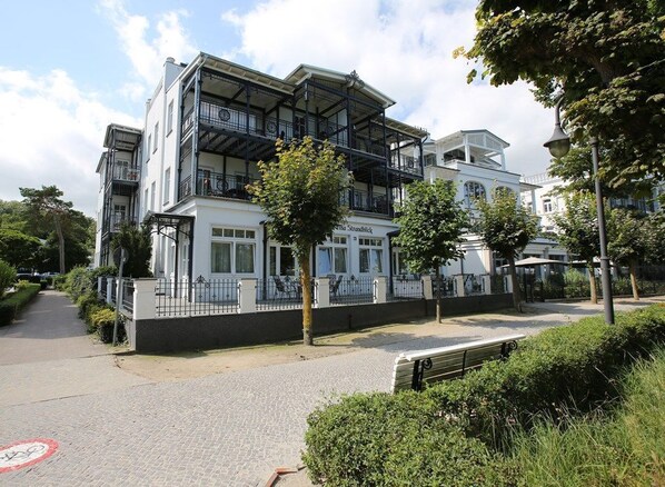 المنشأة من الخارج