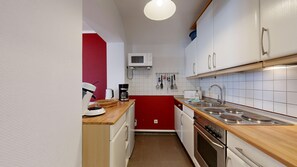 Kühlschrank, Mikrowelle, Ofen, Geschirrspüler