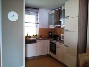 Kjøleskap, mikrobølgeovn, ovn og oppvaskmaskin