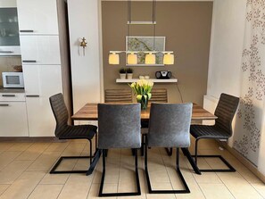 Unclassified image, 4 of 18, button