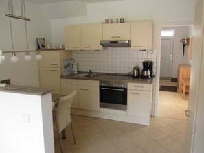 Køleskab, ovn, opvaskemaskine, brødrister