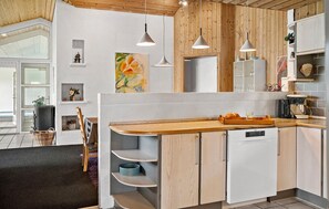Réfrigérateur, micro-ondes, plaque de cuisson, lave-vaisselle