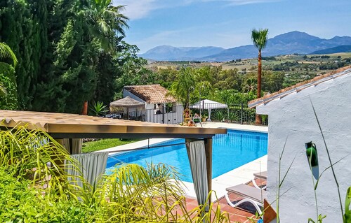 Beautiful home in Pizarra