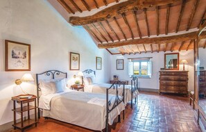 3 Schlafzimmer, Reisekinderbett, kostenloses WLAN, Bettwäsche