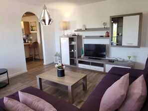 TV - Holiday apartment with balcony and air conditioning (Crikvenica)