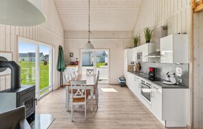 Fridge, stovetop, dishwasher, coffee/tea maker - Amazing home in OstseeResort Olpenitz (OstseeResort Olpenitz)