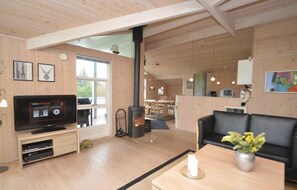 Fernseher, Kamin, DVD-Player, Tischfußball