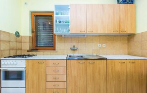 Fridge, stovetop, coffee/tea maker - Nice apartment in Povile with WiFi (Povile)