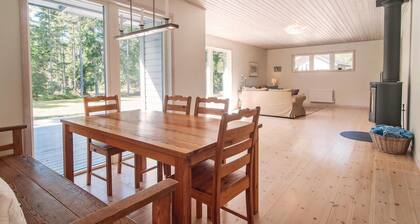 4 bedroom stunning home in Slite