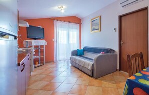 TV, fireplace, table tennis - Amazing home in Betiga with WiFi (Betiga)