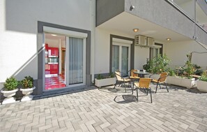 تناول الطعام بالخارج