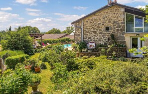 حمّام سباحة مُدفَّأ