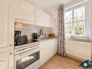 Fridge, oven, coffee/tea maker, electric kettle