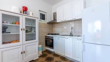 Kühlschrank, Herdplatte, Geschirrspüler