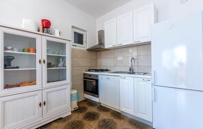 Kühlschrank, Herdplatte, Geschirrspüler