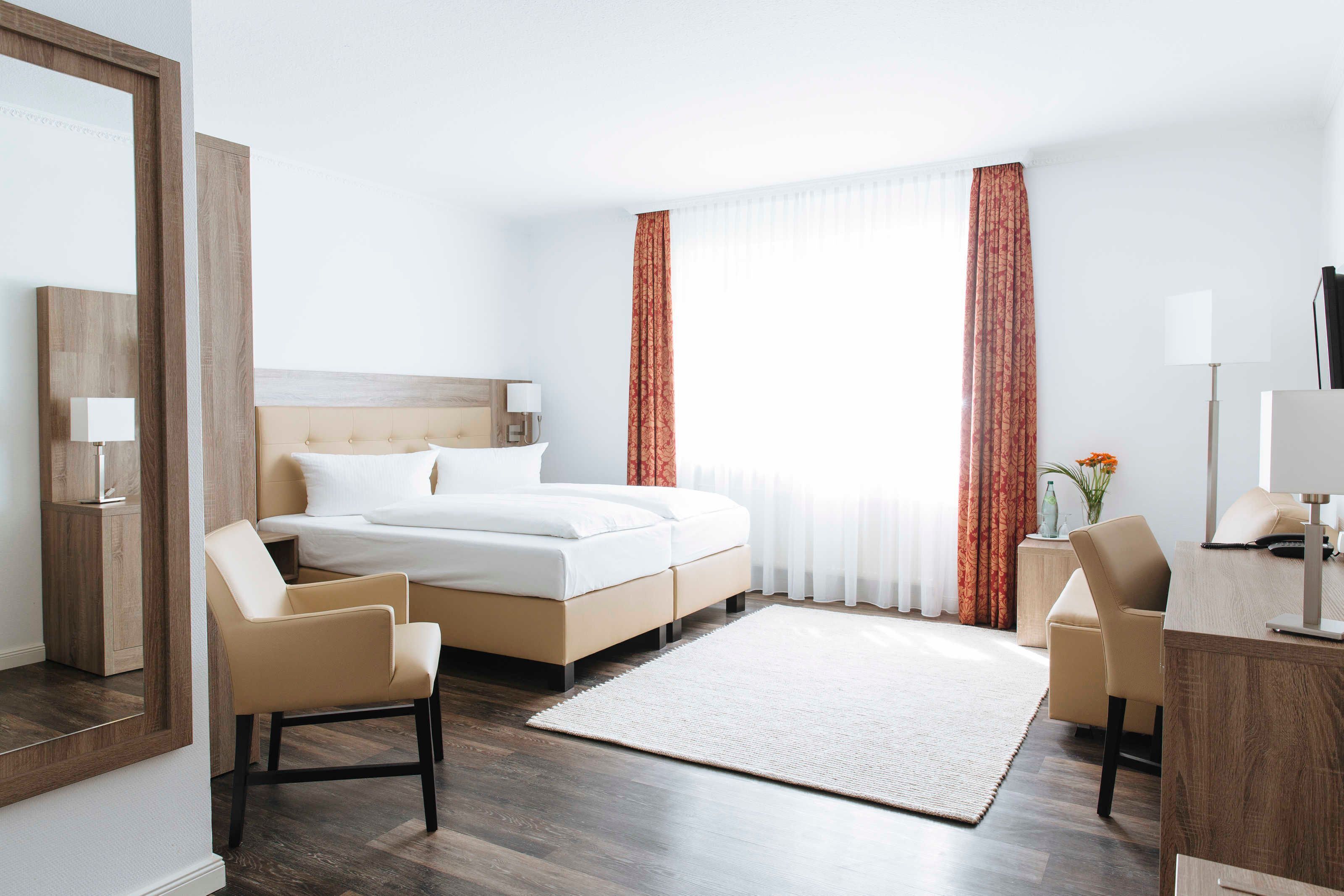 1 bedroom, desk, WiFi, bed sheets