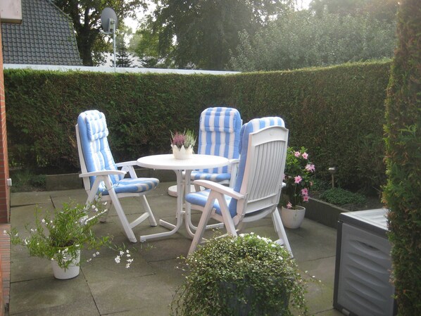 Unclassified image, 1 of 25, button