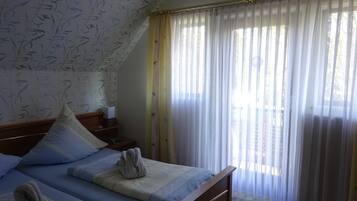 2 bedrooms, WiFi, bed sheets